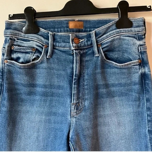 MOTHER the weekender flare jeans - Picture 2 of 5